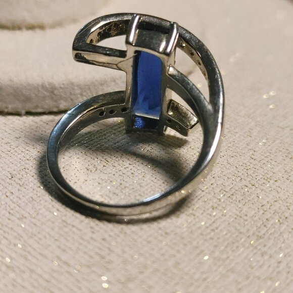 Ring Size 9 Art Deco Blue Rectangular Gemstone Clear Crystal Accents Silver Tone - Picture 5 of 13